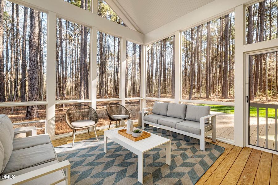 2044355995524827465-43