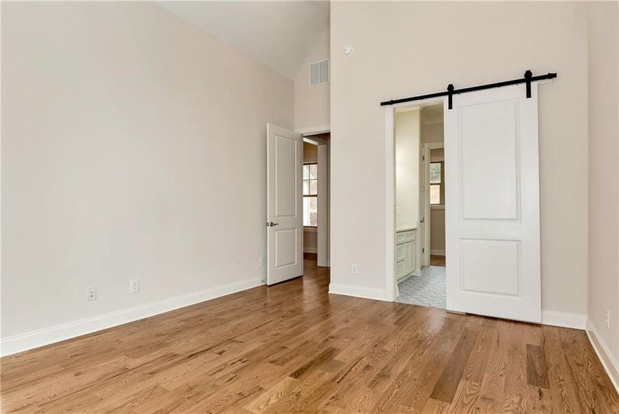 Spacious, unfurnished interior of a new home in , Dahlonega (Image 18).