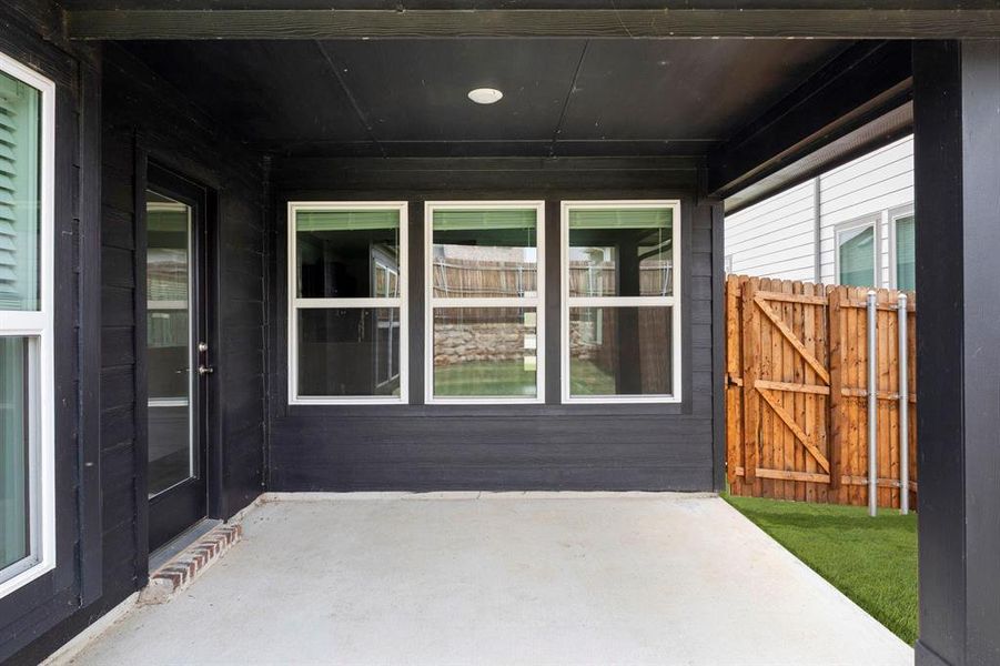 1636-meadow-crest-aubrey-tx-covered-back-patio