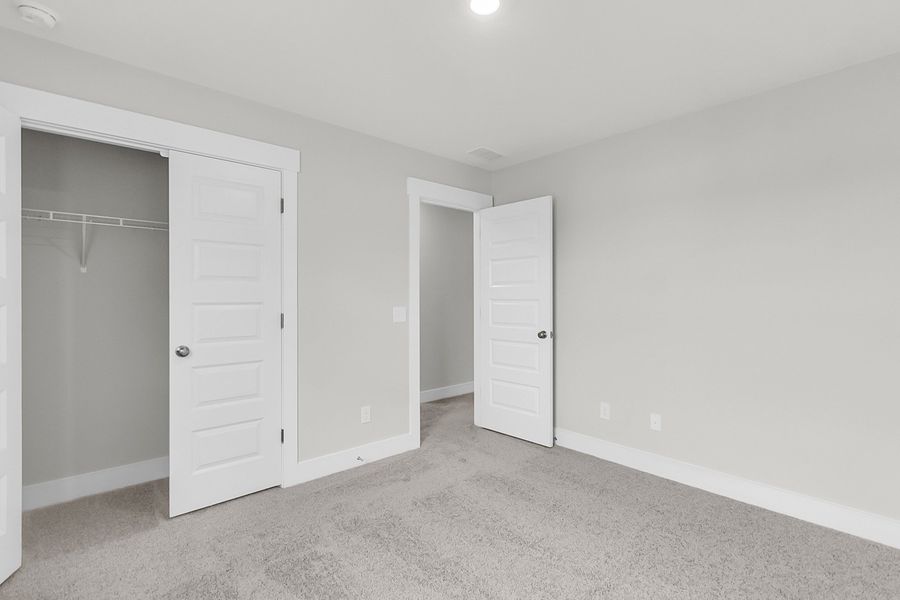 Spacious, unfurnished interior of a new home in Six Oaks, Summerville (Image 40).