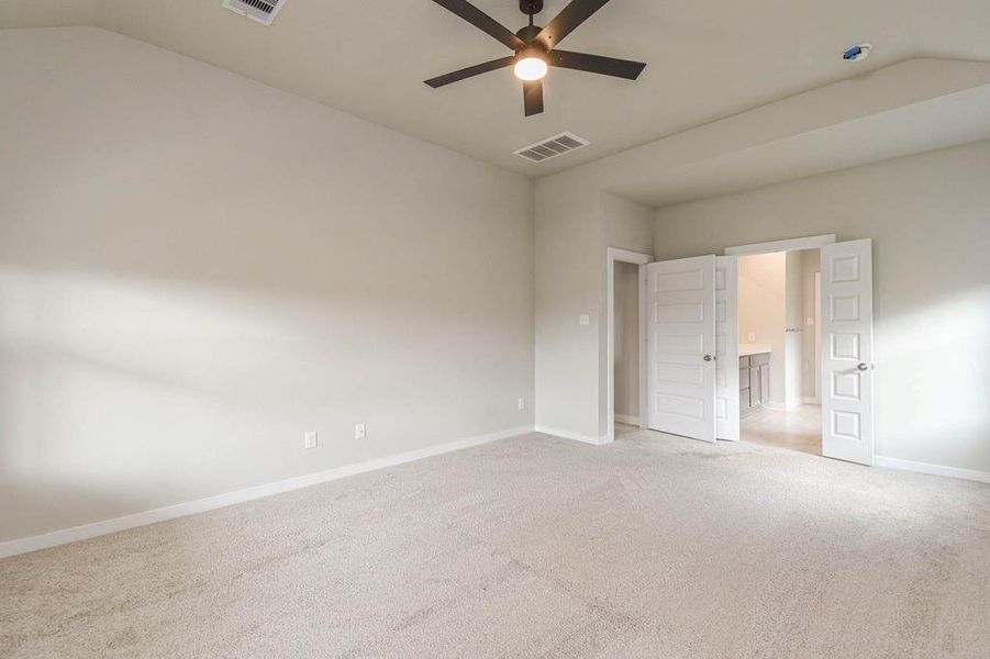 Spacious, unfurnished interior of a new home in Oakwood, Tomball (Image 37).