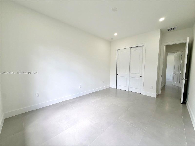 Spacious, unfurnished interior of a new home in , Naples (Image 24).