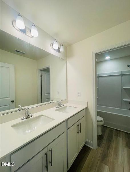 Screenshot 2025-11-03 122123