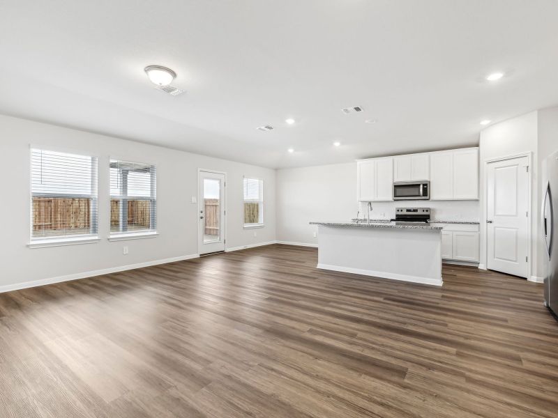 Spacious, unfurnished interior of a new home in Eastern Wells, Jarrell (Image 7).