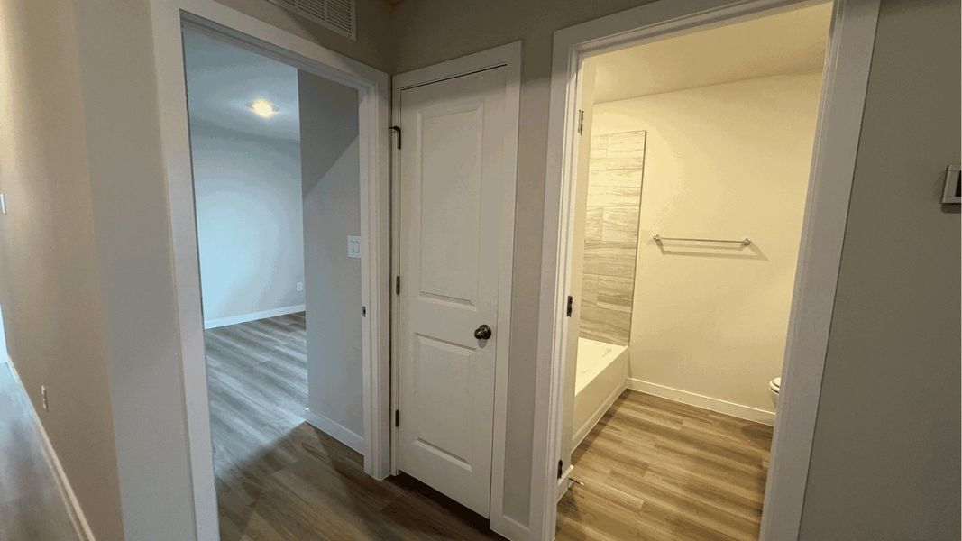 Spacious, unfurnished interior of a new home in Royal Oak South, Corpus Christi (Image 9).