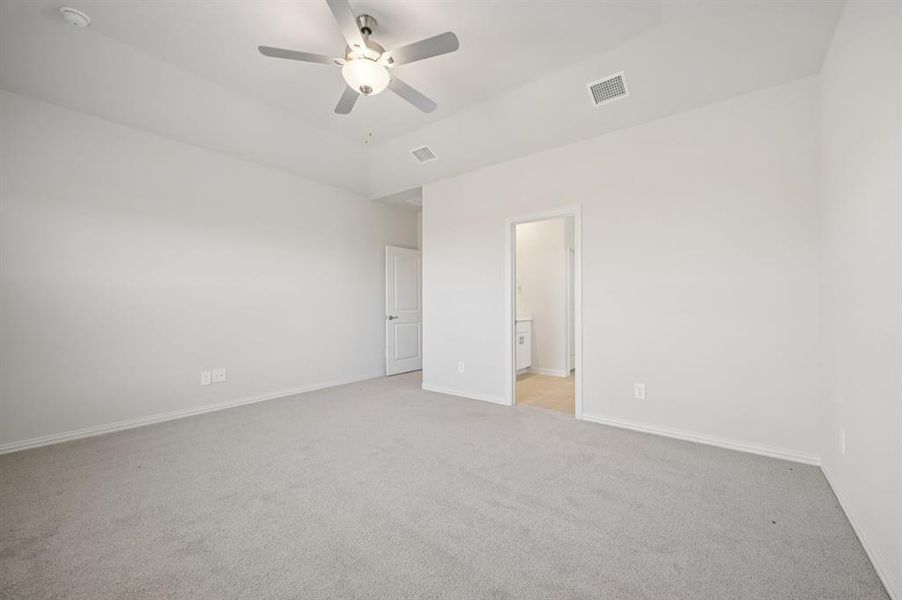 Spacious, unfurnished interior of a new home in Lakehaven - Premier Series, Farmersville (Image 26).