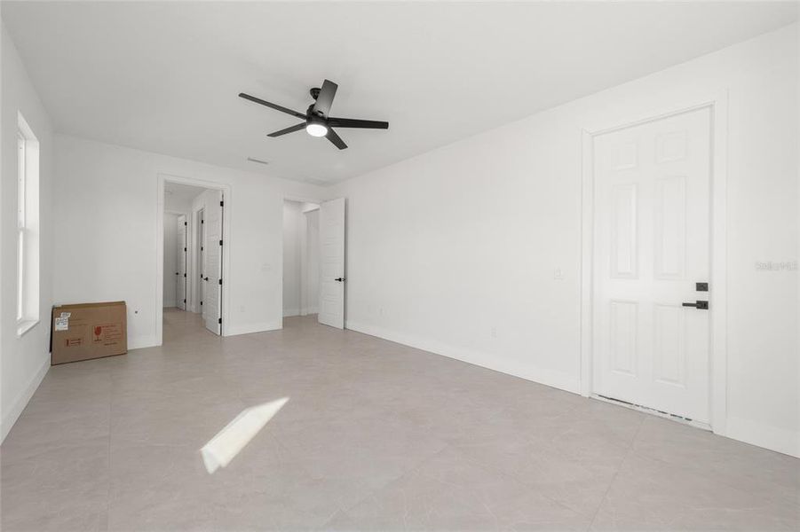 Spacious, unfurnished interior of a new home in , Ocala (Image 40).