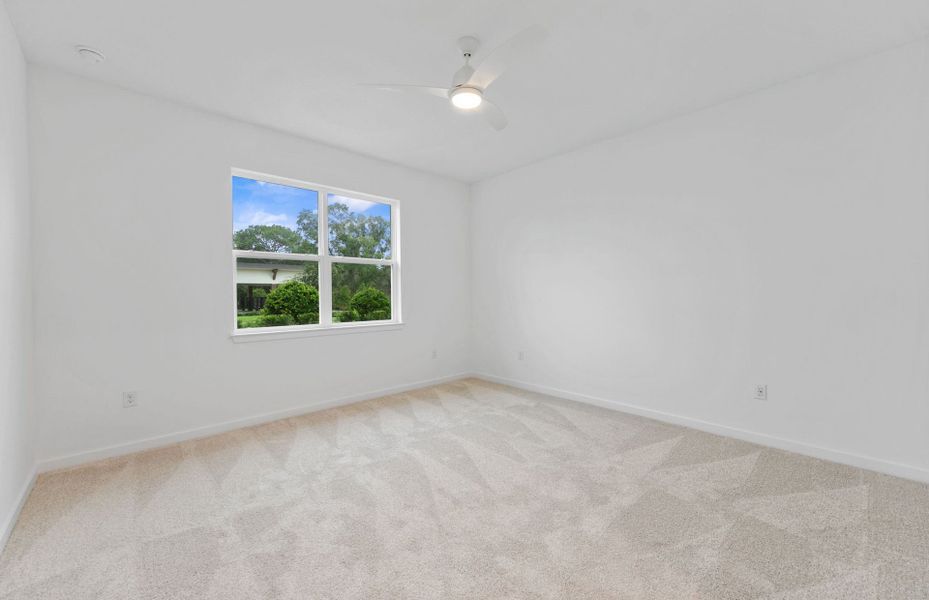Spacious, unfurnished interior of a new home in Del Webb River Reserve, Spring Hill (Image 14).
