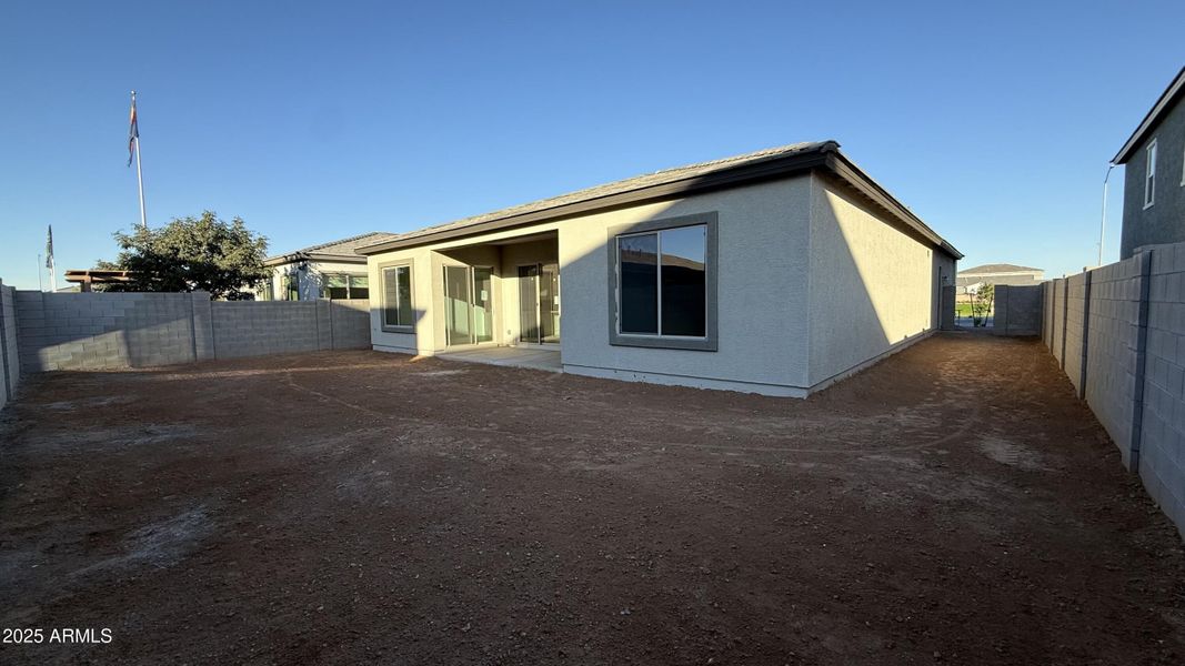 031 - Large Backyard 031 - Large Backyard