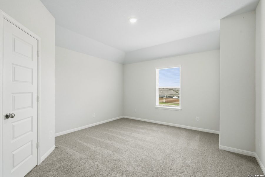 Spacious, unfurnished interior of a new home in Cinco Lakes, San Antonio (Image 17).