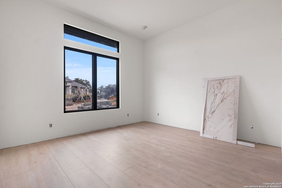 Spacious, unfurnished interior of a new home in , San Antonio (Image 14).