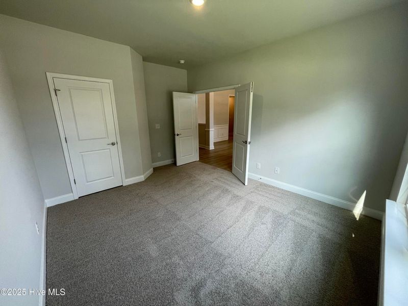 Spacious, unfurnished interior of a new home in Mill Creek Cove, Bolivia (Image 15).