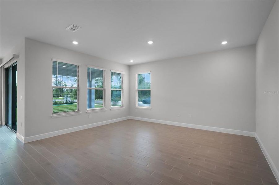 Spacious, unfurnished interior of a new home in Waterleigh, Winter Garden (Image 25). Spacious, unfurnished interior of a new home in Waterleigh, Winter Garden (Image 25).