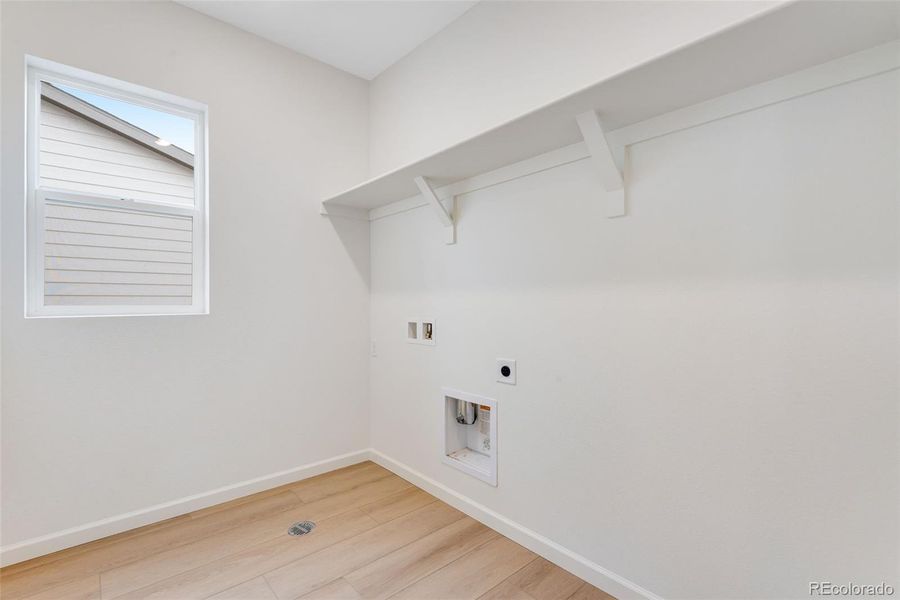 Spacious, unfurnished interior of a new home in Reunion, Commerce City (Image 36).