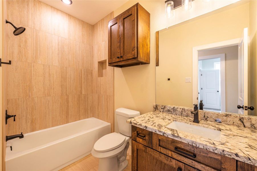 Furnished interior view inside a new home in , Texas City (Image 7).