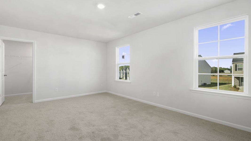 Spacious, unfurnished interior of a new home in Willow Mill, Thomasville (Image 17).