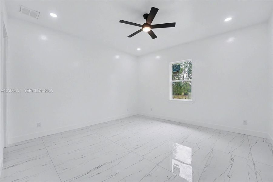 Spacious, unfurnished interior of a new home in , Lehigh Acres (Image 31).
