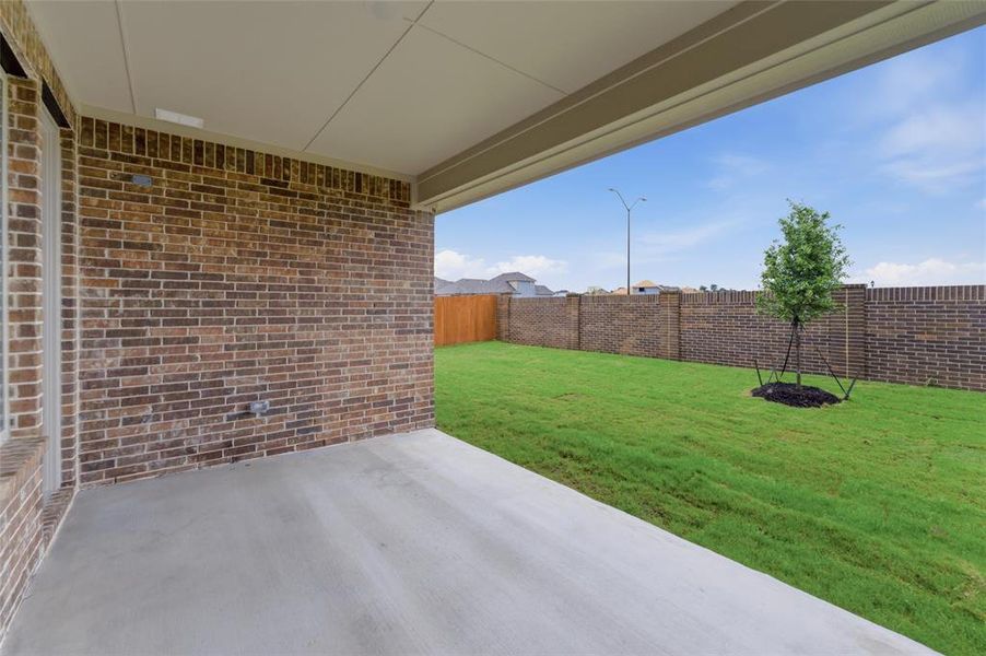 Covered patio with a concrete surface