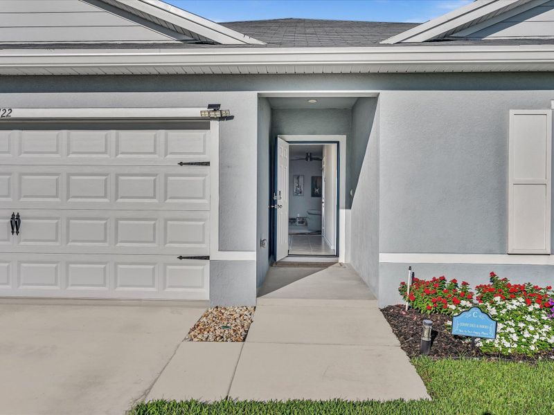 Exterior details and patio area of a home in , Belle Glade (Image 31).