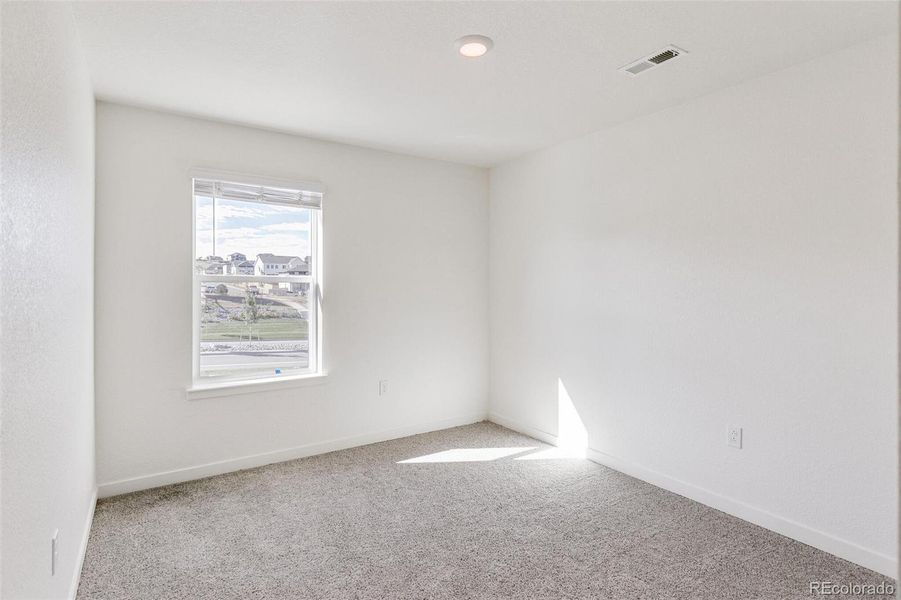 Spacious, unfurnished interior of a new home in Silver Peaks, Lochbuie (Image 15). Spacious, unfurnished interior of a new home in Silver Peaks, Lochbuie (Image 15).