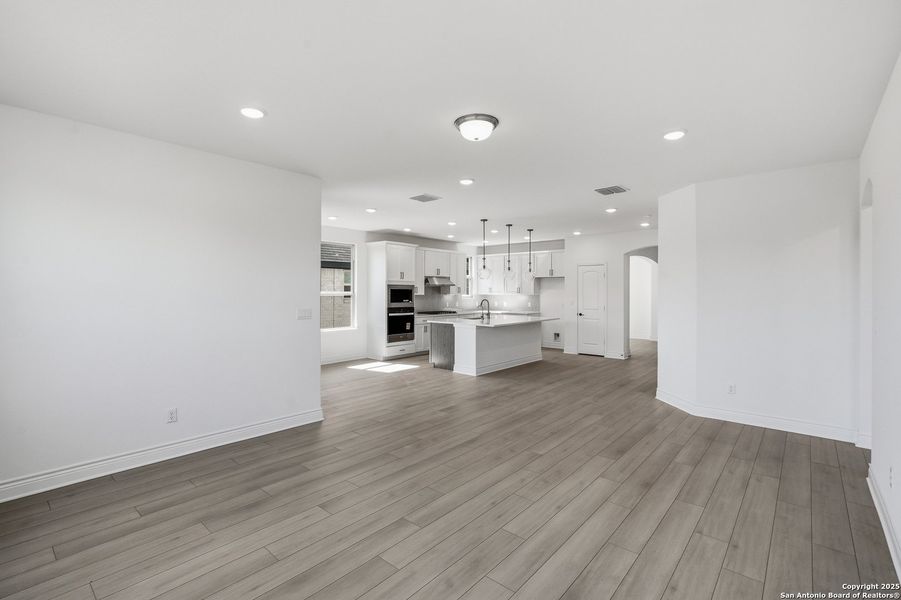 Spacious, unfurnished interior of a new home in Davis Ranch, San Antonio (Image 21).