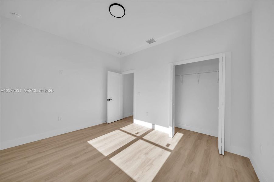 Spacious, unfurnished interior of a new home in , North Port (Image 31).