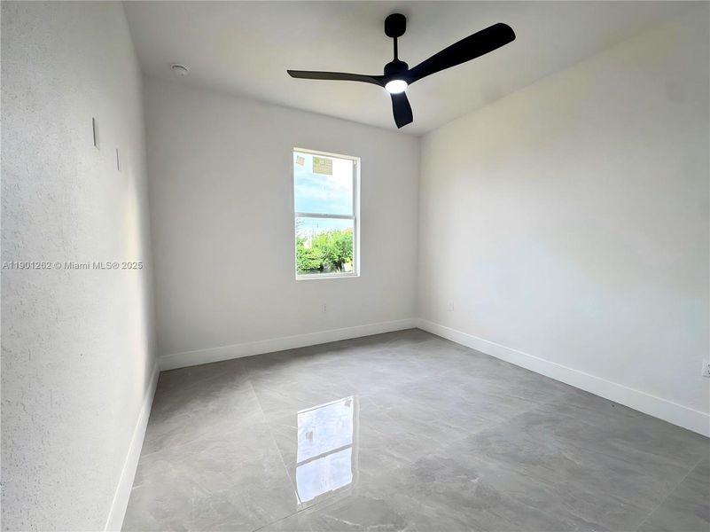 Spacious, unfurnished interior of a new home in , Cape Coral (Image 14).