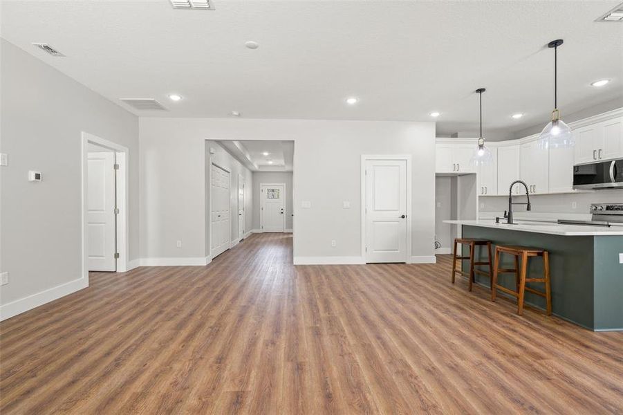 Spacious, unfurnished interior of a new home in , Holiday (Image 27).
