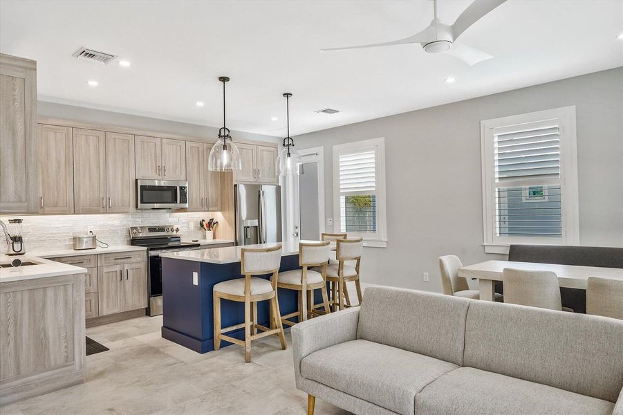 04-425 Hugh Street-4 04-425 Hugh Street-4