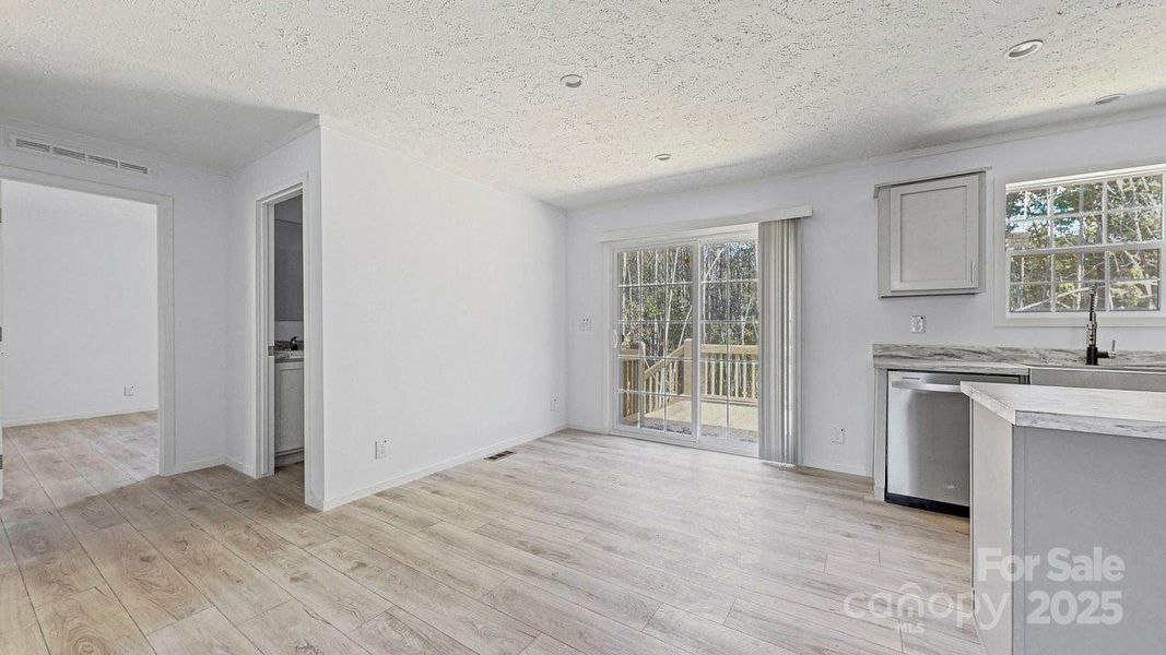 Spacious, unfurnished interior of a new home in , Statesville (Image 9).