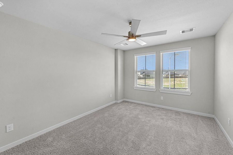 Spacious, unfurnished interior of a new home in Briarwood Crossing, Rosenberg (Image 24).