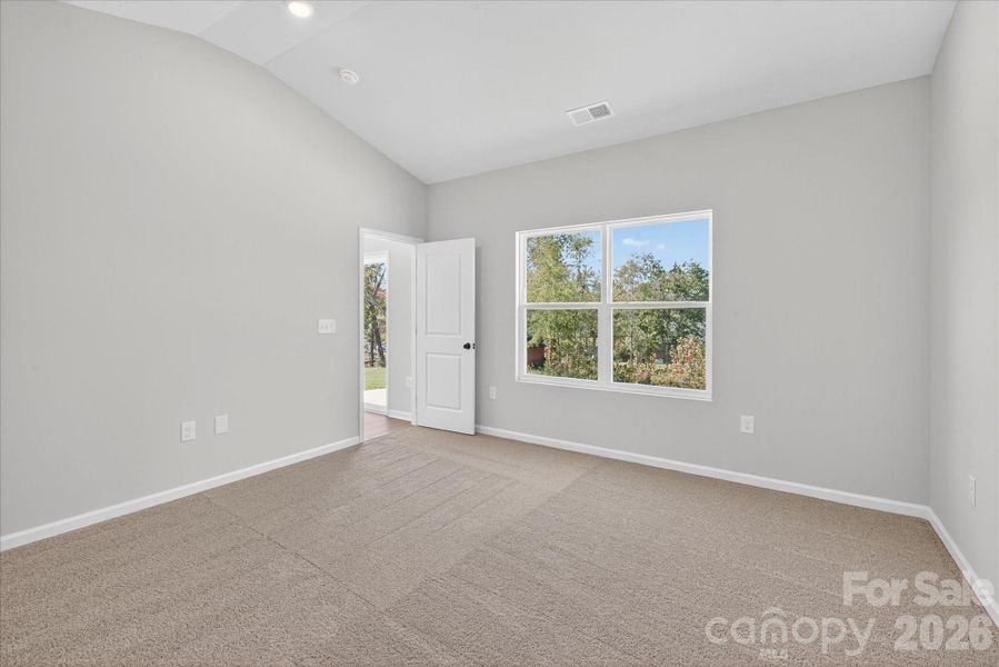 Spacious, unfurnished interior of a new home in Stagecoach Station, Gastonia (Image 18).
