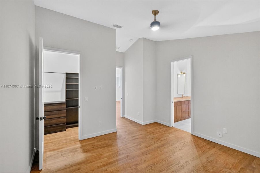 Spacious, unfurnished interior of a new home in , Miami (Image 43).