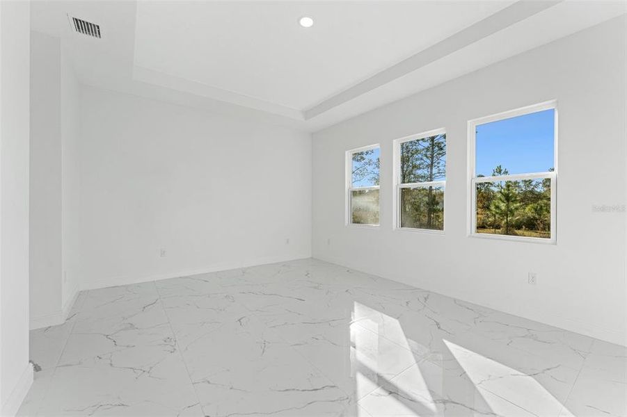 Spacious, unfurnished interior of a new home in , Orlando (Image 25).