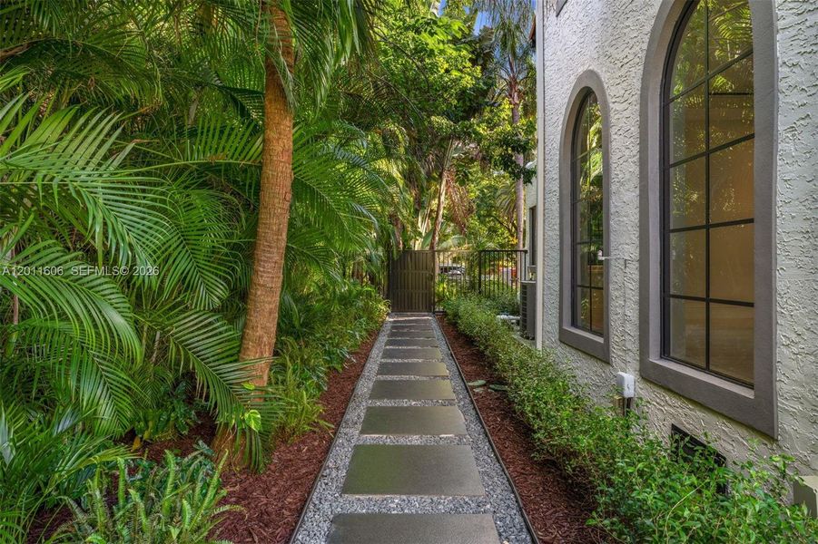 Exterior details and patio area of a home in , Miami (Image 25).