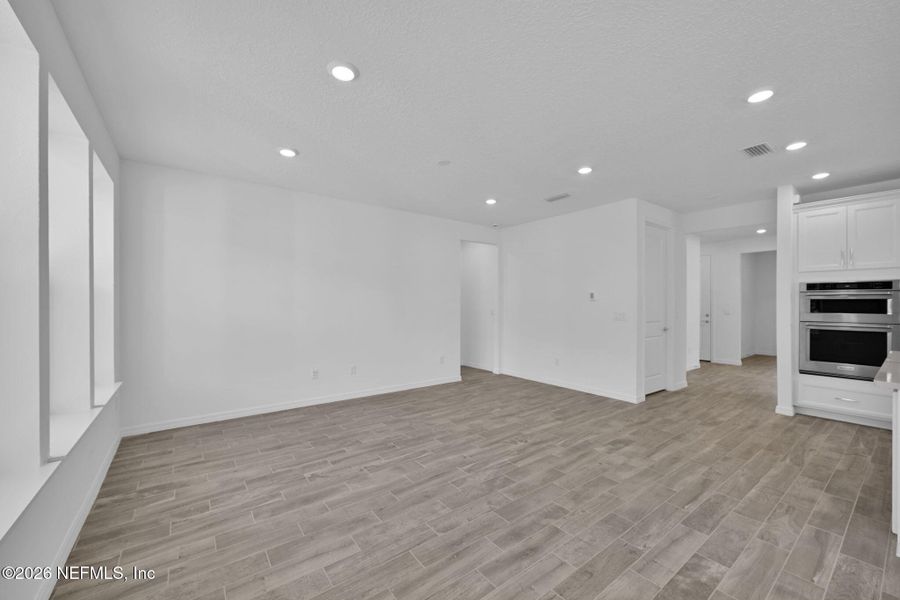 Spacious, unfurnished interior of a new home in Del Webb Wildlight, Yulee (Image 17).