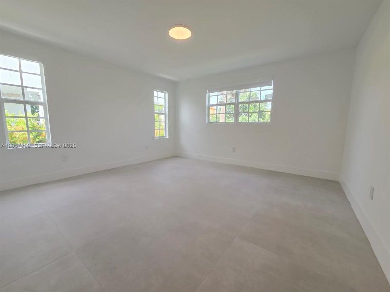 Spacious, unfurnished interior of a new home in , West Palm Beach (Image 15).