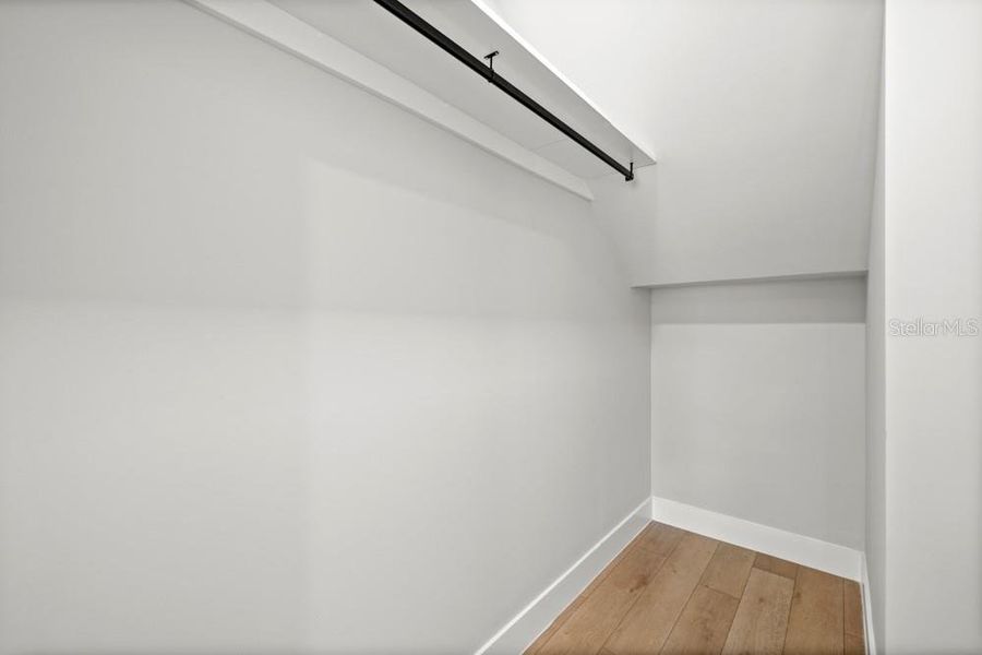 Spacious, unfurnished interior of a new home in , Orlando (Image 30).