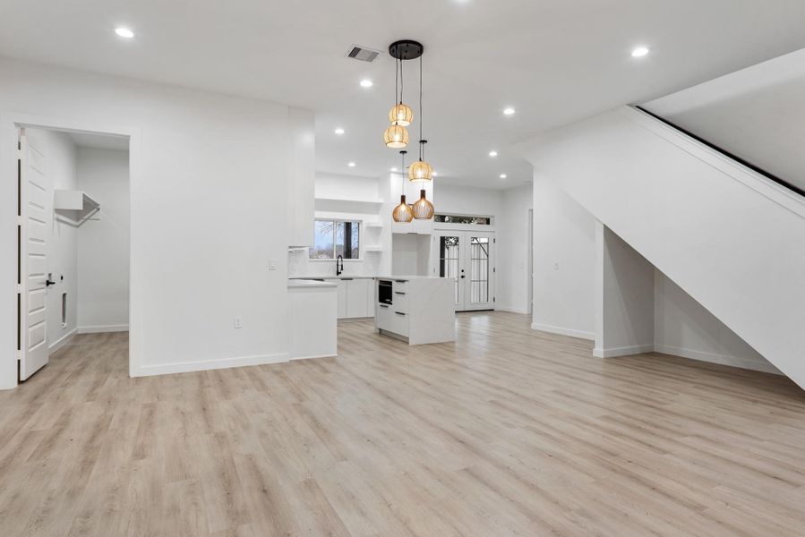 Spacious, unfurnished interior of a new home in , Anderson (Image 18).