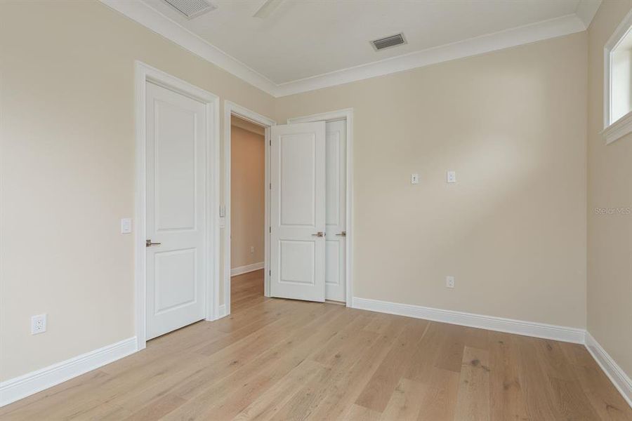 Spacious, unfurnished interior of a new home in , Tarpon Springs (Image 25).