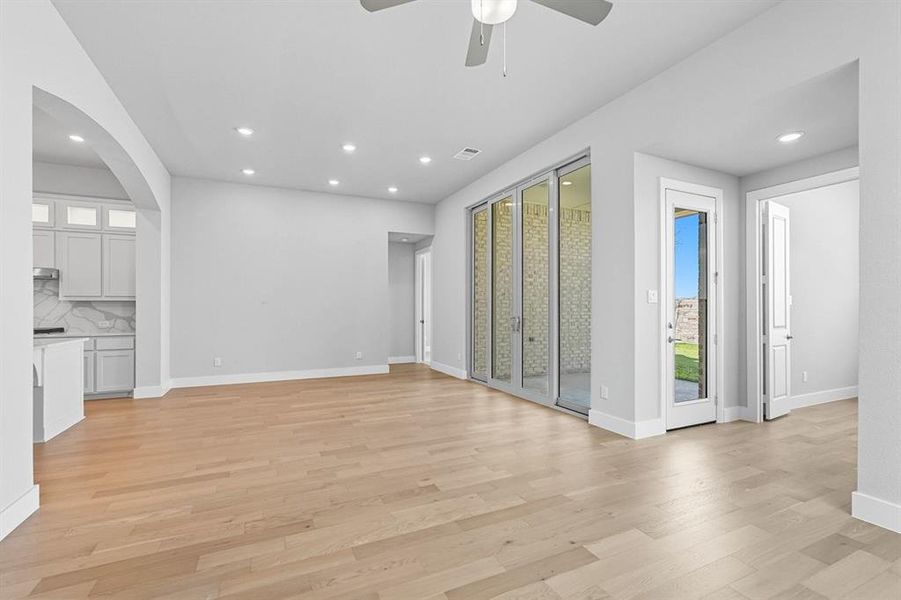 Spacious, unfurnished interior of a new home in Trinity Falls, McKinney (Image 21). Spacious, unfurnished interior of a new home in Trinity Falls, McKinney (Image 21).