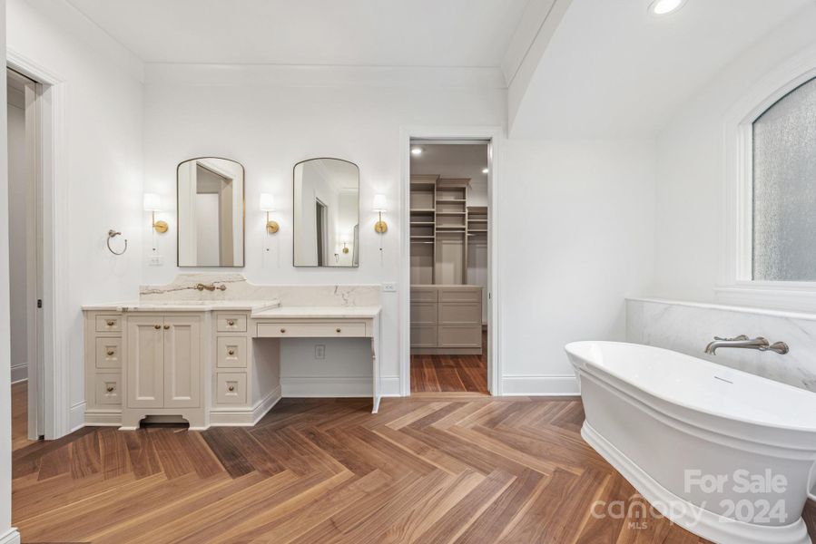 primary suite "her" sink & vanity area