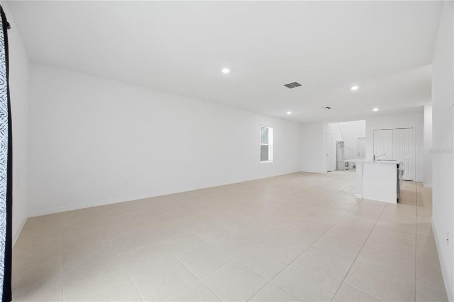 Spacious, unfurnished interior of a new home in Cypress Point at Lake Parker, Lakeland (Image 11). Spacious, unfurnished interior of a new home in Cypress Point at Lake Parker, Lakeland (Image 11).