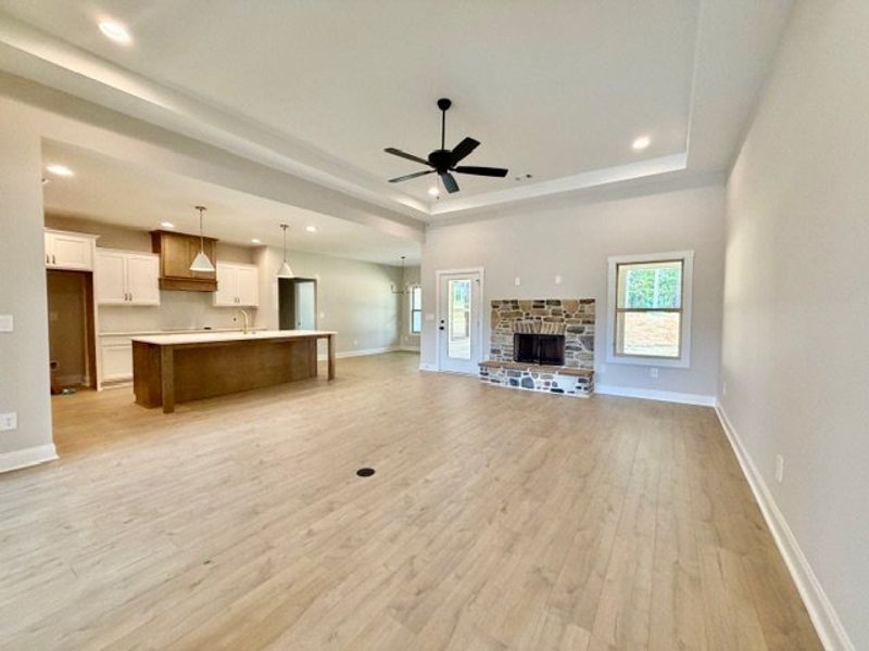 Spacious, unfurnished interior of a new home in Lakefield, Palmetto (Image 12).