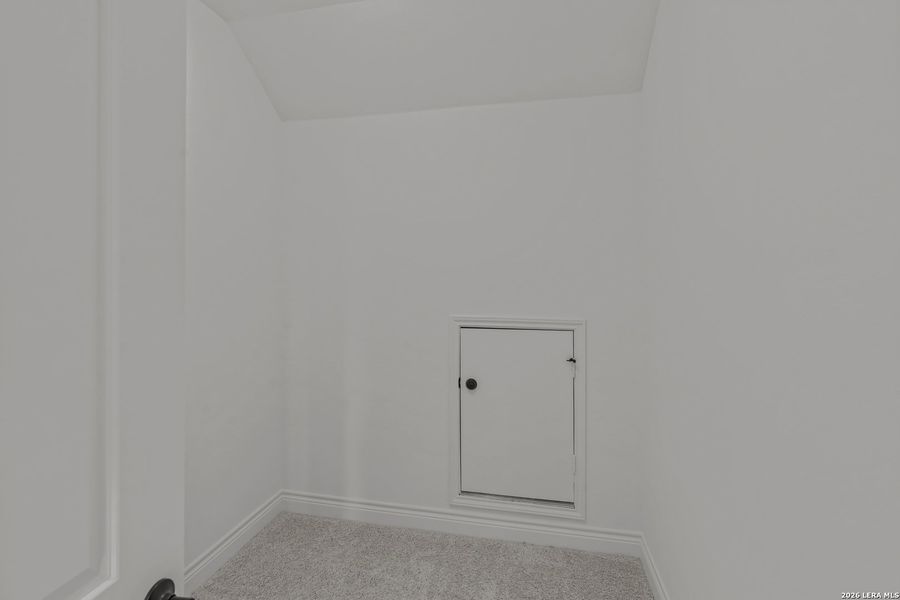 Spacious, unfurnished interior of a new home in Bison Ridge, San Antonio (Image 23).