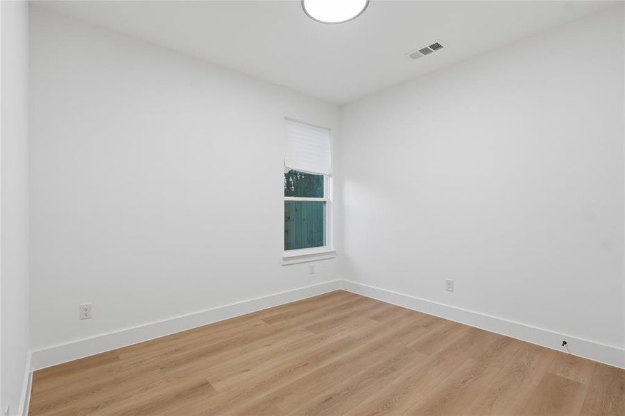 Spacious, unfurnished interior of a new home in , Dallas (Image 17).