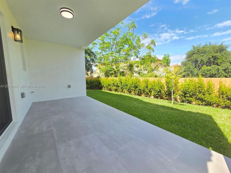 Exterior details and patio area of a home in , West Palm Beach (Image 14).