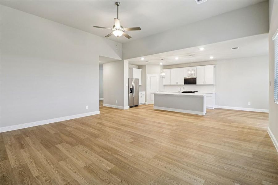 Spacious, unfurnished interior of a new home in Lakehaven - Premier Series, Farmersville (Image 16).