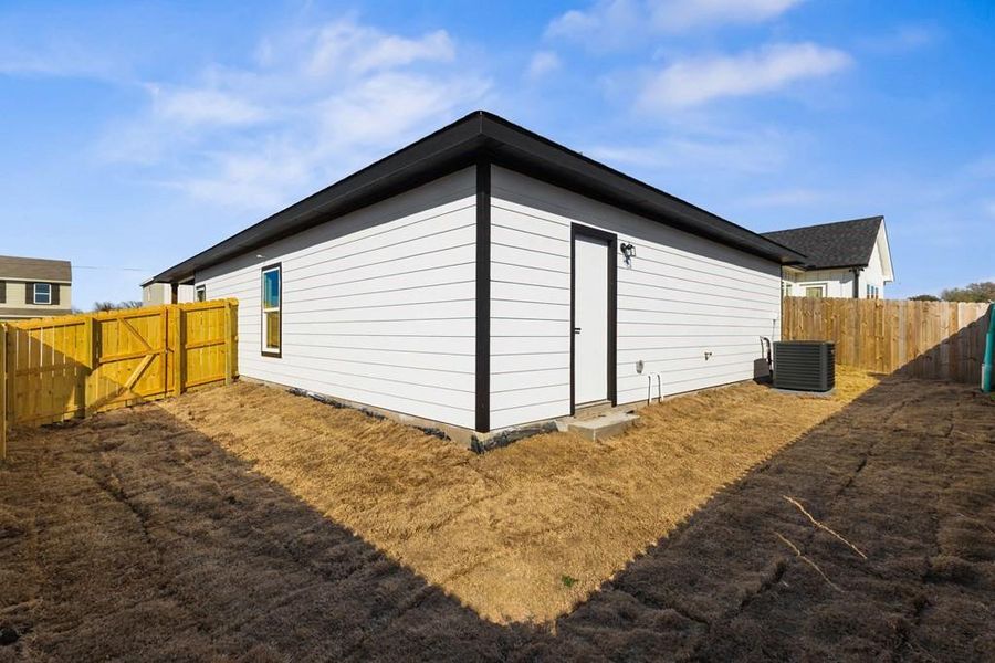 Exterior details and patio area of a home in , Mabank (Image 21).
