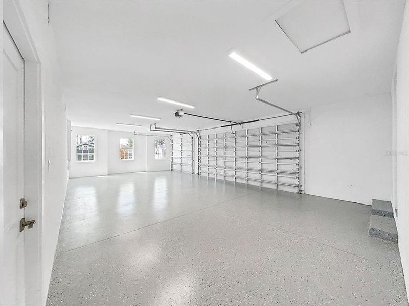 Spacious, unfurnished interior of a new home in Southern Hills Plantation, Brooksville (Image 36).